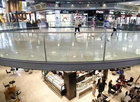 Imagen de Cómo los centros comerciales combaten su desaparición (e Ikea y Zara también)